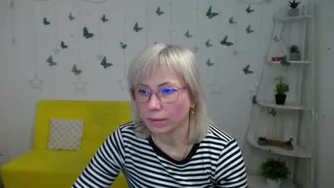 Snapshot of laurenwishy chatting on 02-20-26, 12:49 Lauren online show from 02-20-26, 12:49