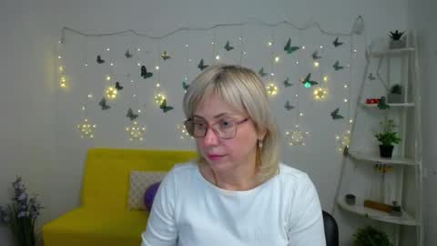 Snapshot of laurenwishy chatting on 03-09-26, 06:12 Lauren online show from 03-09-26, 06:12