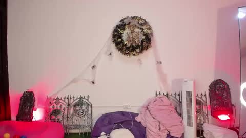  LaurynJeffers  online show from 10-04-25, 05:38