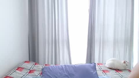 Laura online show from 11-23-25, 05:13