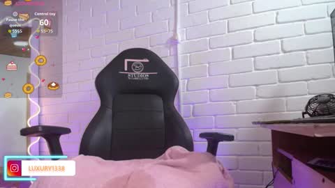 Lauxury  online show from 10-10-25, 04:44