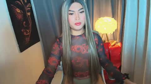 Snapshot of lavictoria_ladyboy chatting on 10-21-25, 10:05 Victoria online show from 10-21-25, 10:05