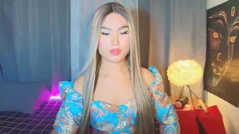Snapshot of lavictoria_ladyboy chatting on 10-23-25, 11:09 Victoria online show from 10-23-25, 11:09