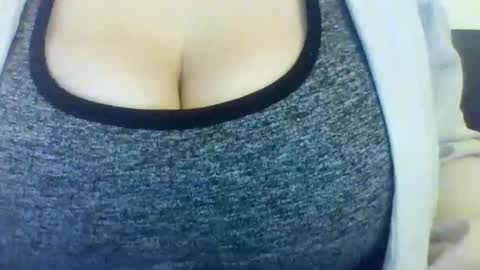 layannalea online show from 11-22-25, 01:04