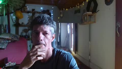 Laye19 online show from 12-30-24, 03:24