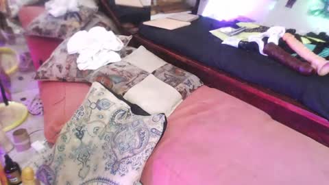 Laye19 online show from 01-18-25, 06:10