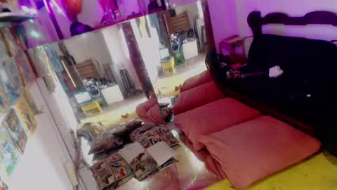 Laye19 online show from 01-31-25, 07:08