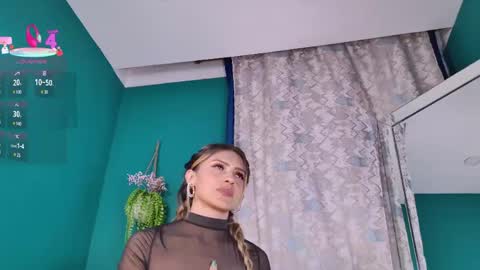 layla_17 online show from 04-28-26, 12:20