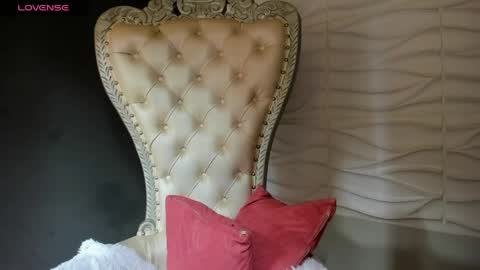 Layla online show from 04-17-26, 08:01