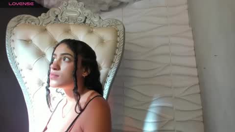 Layla online show from 04-21-26, 08:55