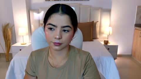 Layla Breezee online show from 04-04-26, 10:13