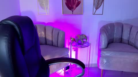 Snapshot of layla_breezee_ chatting on 04-29-26, 11:47 Layla Breezee online show from 04-29-26, 11:47