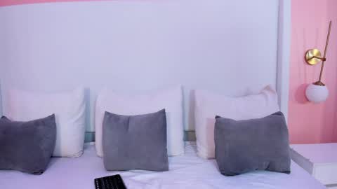 Snapshot of layla_kieni chatting on 06-07-26, 01:15 Layla online show from 06-07-26, 01:15
