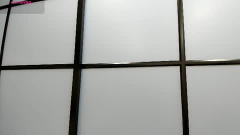 Snapshot of layla_kieni chatting on 06-11-26, 10:46 Layla online show from 06-11-26, 10:46