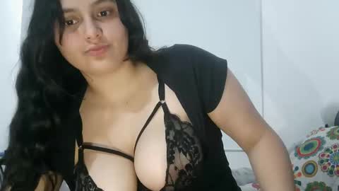Snapshot of layla_latinax chatting on 11-08-25, 05:01 Layla online show from 11-08-25, 05:01