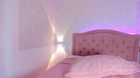 Layla Play  online show from 06-11-26, 12:32