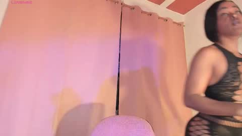 LAYLA online show from 11-30-25, 05:06