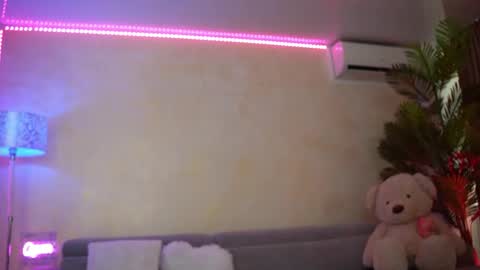 laylacruz online show from 02-27-26, 06:24