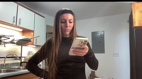 Snapshot of laylahlaylah1 chatting on 11-24-25, 01:00 laylahlaylah1 online show from 11-24-25, 01:00