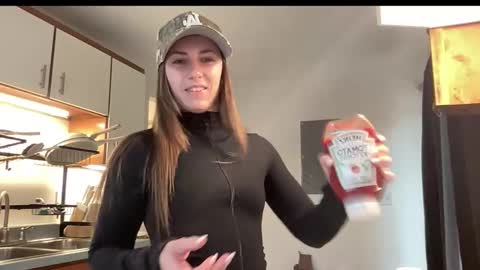 Snapshot of laylahlaylah1 chatting on 11-25-25, 01:55 laylahlaylah1 online show from 11-25-25, 01:55