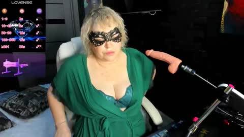 laylalaylamilf online show from 11-22-25, 08:35