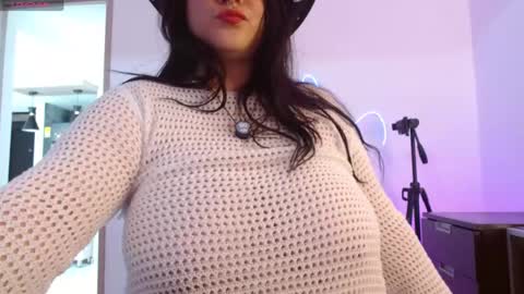 Vannessa  online show from 04-25-26, 05:21