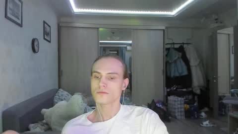 Snapshot of lazaret1k chatting on 03-10-26, 05:29 Vladi online show from 03-10-26, 05:29