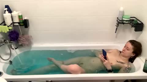 Snapshot of lazy_dazzy chatting on 10-04-25, 11:41 lazy_dazzy online show from 10-04-25, 11:41