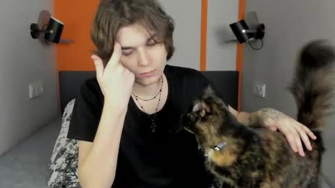 Alex online show from 04-19-26, 02:11