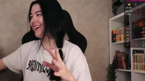 Lisa online show from 09-25-25, 04:05