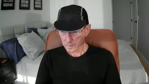 Snapshot of ldrunner2 chatting on 05-16-26, 03:03 LD online show from 05-16-26, 03:03