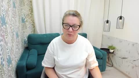 Lea online show from 05-16-26, 05:04