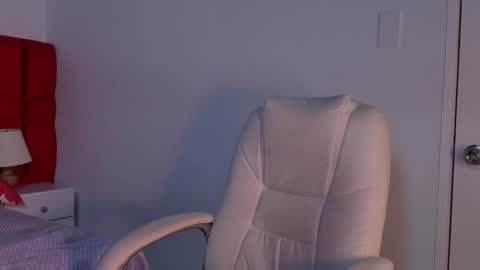 Lea Velle online show from 12-04-25, 06:44