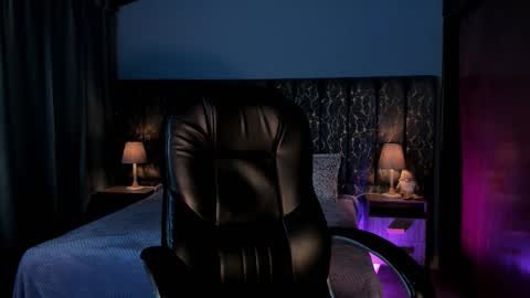 Lea Velle online show from 12-18-25, 07:25