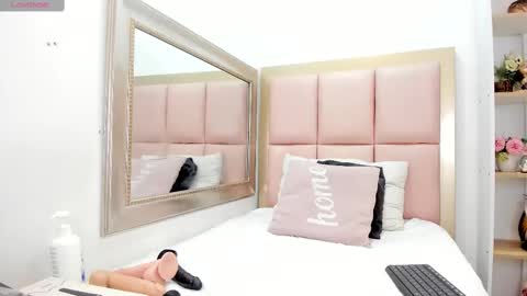 Snapshot of lea_wilson chatting on 02-20-25, 03:56 Lea online show from 02-20-25, 03:56