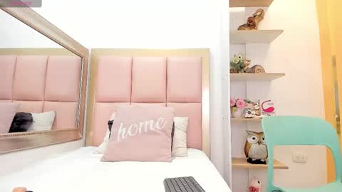 Snapshot of lea_wilson chatting on 02-23-25, 07:38 Lea online show from 02-23-25, 07:38