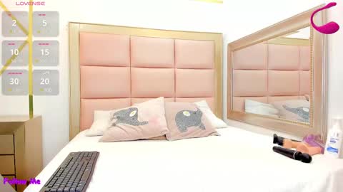 Snapshot of lea_wilson chatting on 02-26-25, 09:48 Lea online show from 02-26-25, 09:48