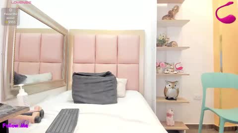 Snapshot of lea_wilson chatting on 02-27-25, 08:20 Lea online show from 02-27-25, 08:20