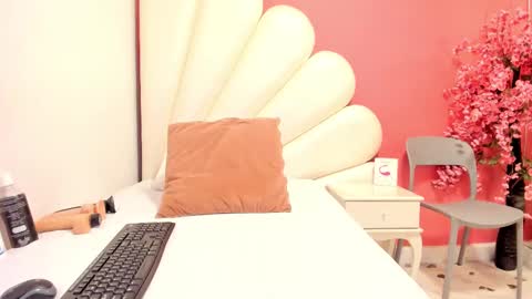 Snapshot of lea_wilson chatting on 03-07-25, 08:33 Lea online show from 03-07-25, 08:33