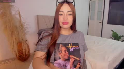 Snapshot of leah_01 chatting on 06-04-26, 01:00 Leah online show from 06-04-26, 01:00
