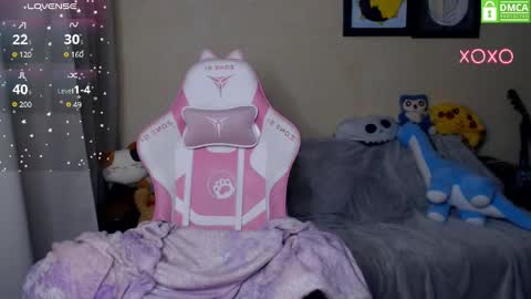 Snapshot of leah__gotty chatting on 01-21-25, 03:26 Leah Gotty online show from 01-21-25, 03:26