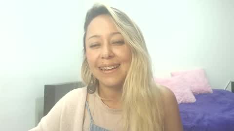 leah_susman online show from 11-22-25, 01:37