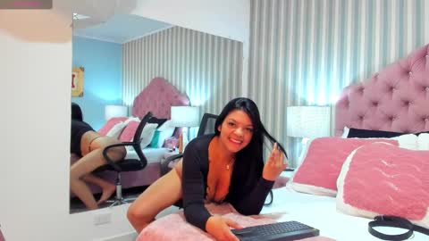 Snapshot of leahfontana chatting on 01-29-25, 03:37 Leah Fontana online show from 01-29-25, 03:37