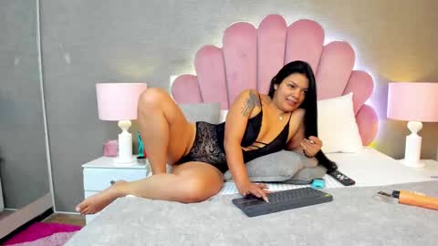 Snapshot of leahfontana chatting on 02-07-25, 03:41 Leah Fontana online show from 02-07-25, 03:41