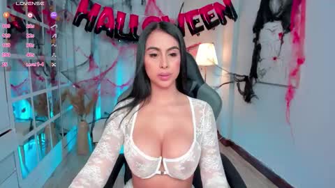 Leah Jones online show from 10-11-25, 02:04