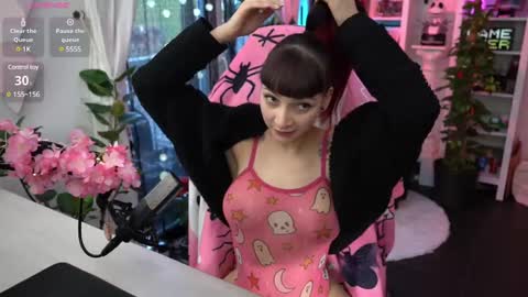 Leah online show from 01-26-25, 07:21