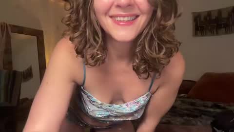 Leah Sparkles online show from 10-31-25, 04:57