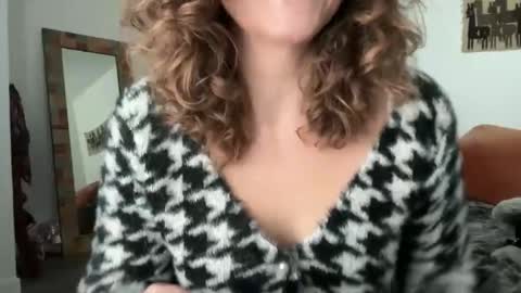 Leah Sparkles online show from 11-24-25, 03:01