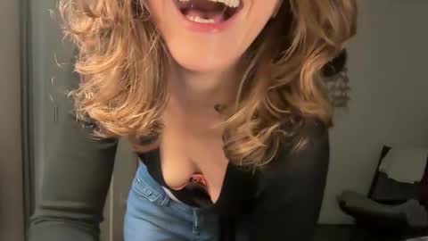 Leah Sparkles online show from 03-19-26, 01:26