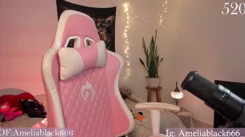 Snapshot of leamelie chatting on 12-15-25, 10:30 Amelia Black OF AMELIABLACK666 I lost all my thumbs up help me to get 80 online show from 12-15-25, 10:30